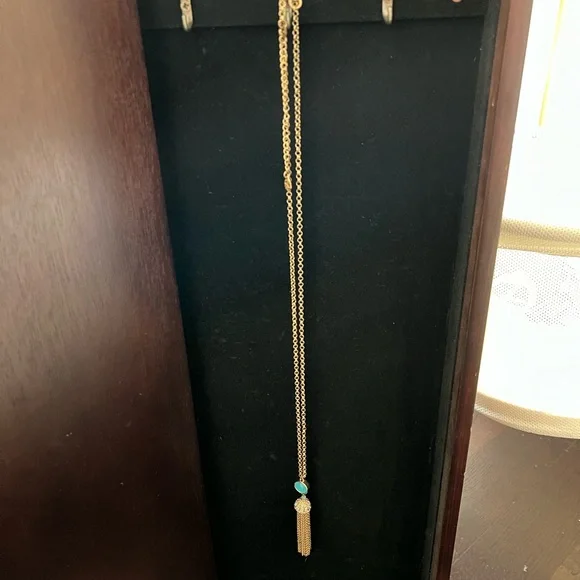 Long chain necklace with metal tassel and turquoise crystal - Picture 5 of 5